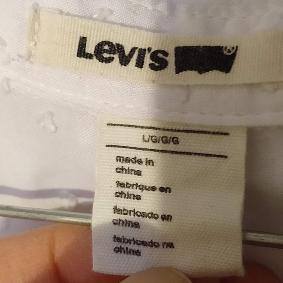 LAST CHANCELevi's Button Down Sleeveless Blouse - Picture 8 of 8